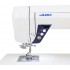 Masina de cusut de uz casnic, controlata de computer, cu afisaj LCD luminos, functie de taiere automata a firului si 180 de modele, inclusiv un font de litere. JUKI HZL-G220